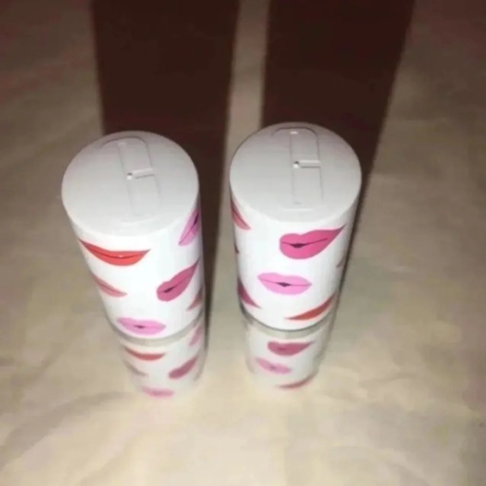 2 x Clinique lipsticks